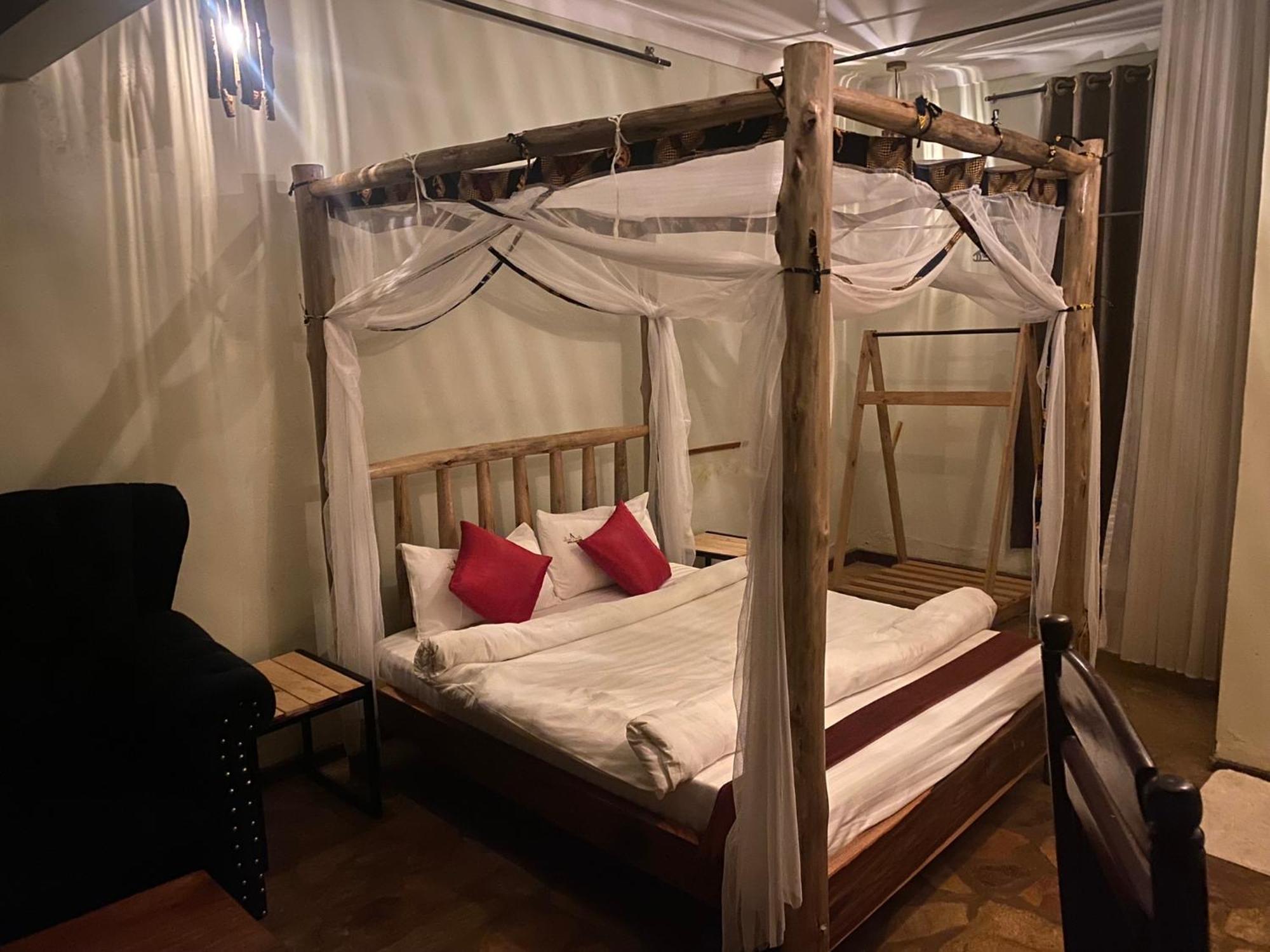 Afro Smile Hotel & Guest House Jinja Bagian luar foto