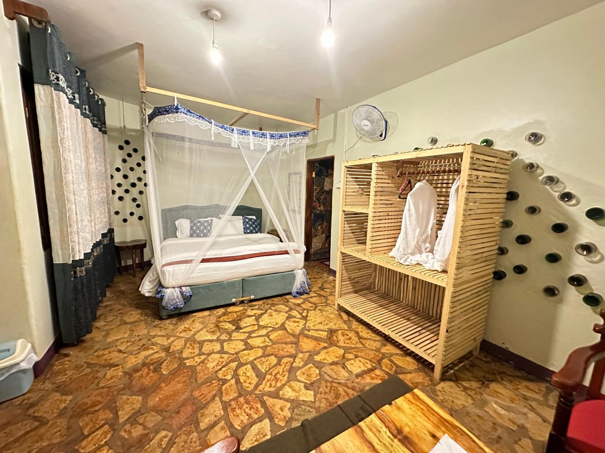 Afro Smile Hotel & Guest House Jinja Bagian luar foto