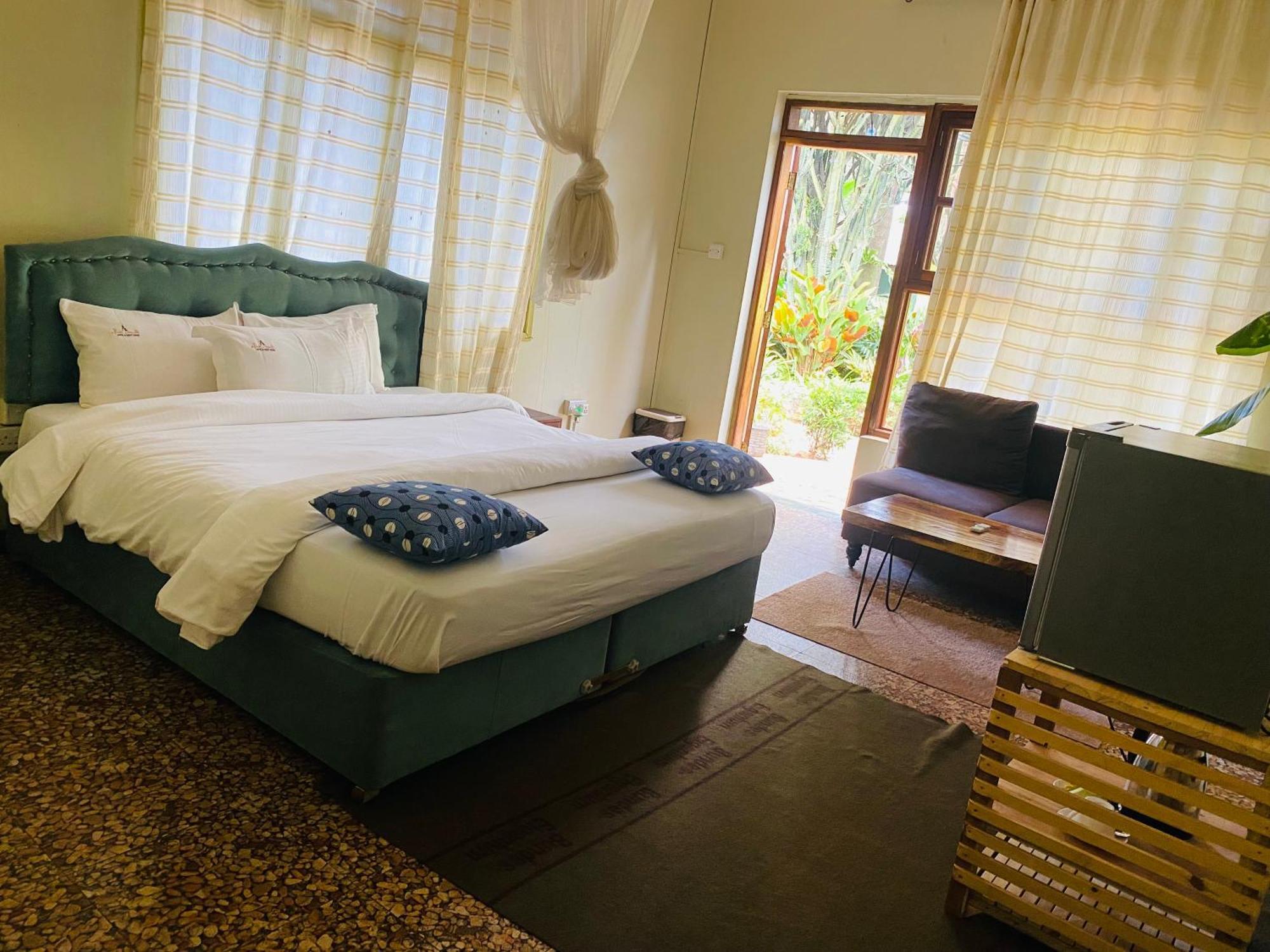 Afro Smile Hotel & Guest House Jinja Bagian luar foto
