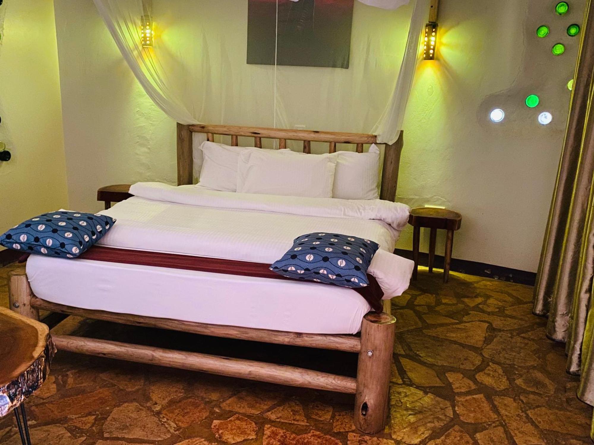 Afro Smile Hotel & Guest House Jinja Bagian luar foto