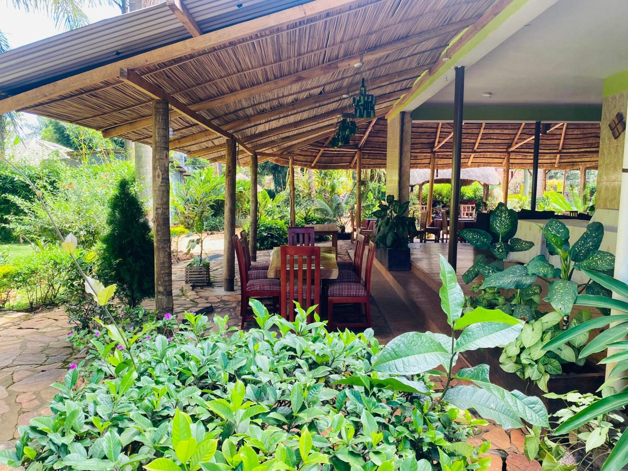Afro Smile Hotel & Guest House Jinja Bagian luar foto