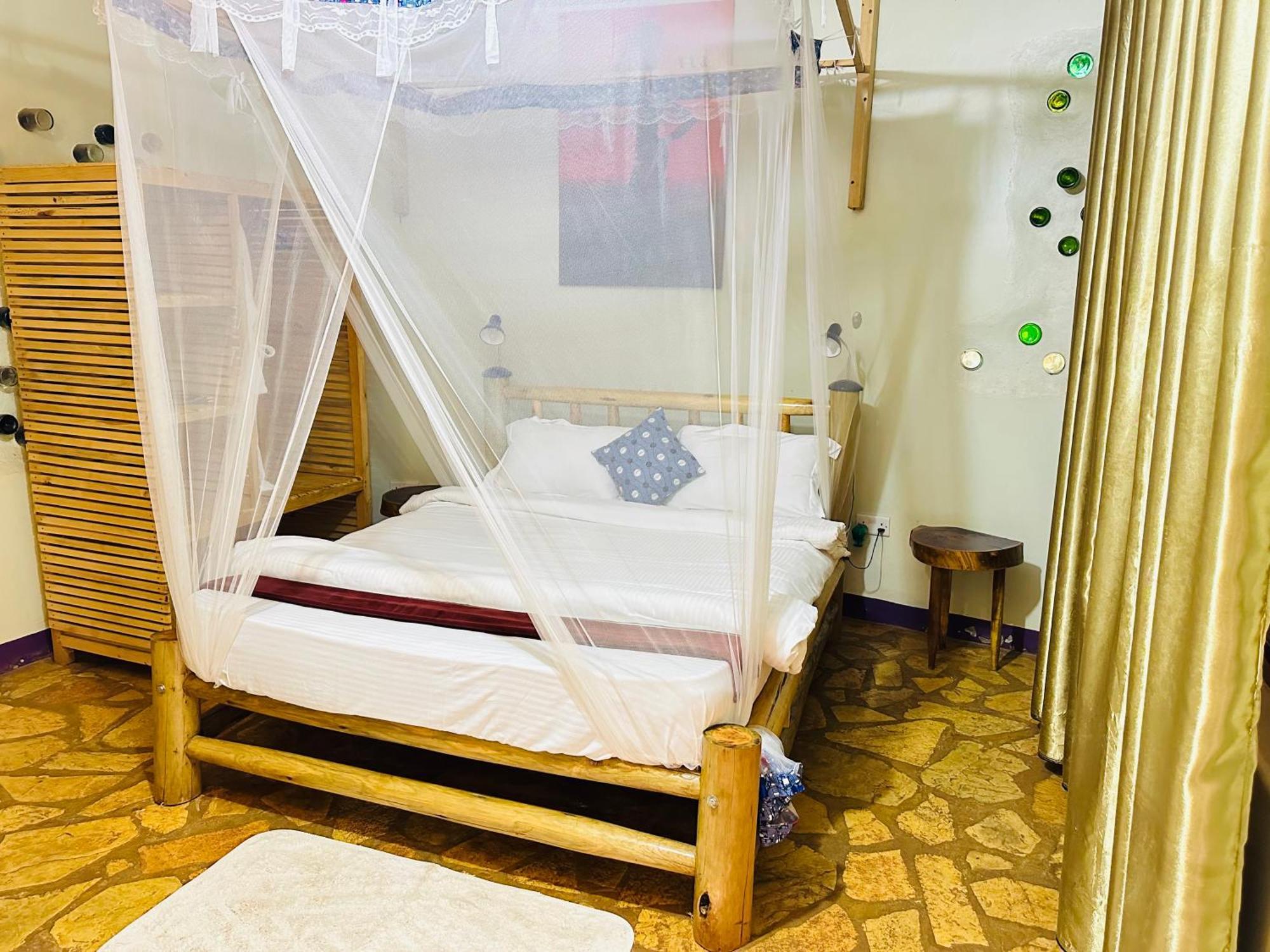 Afro Smile Hotel & Guest House Jinja Bagian luar foto