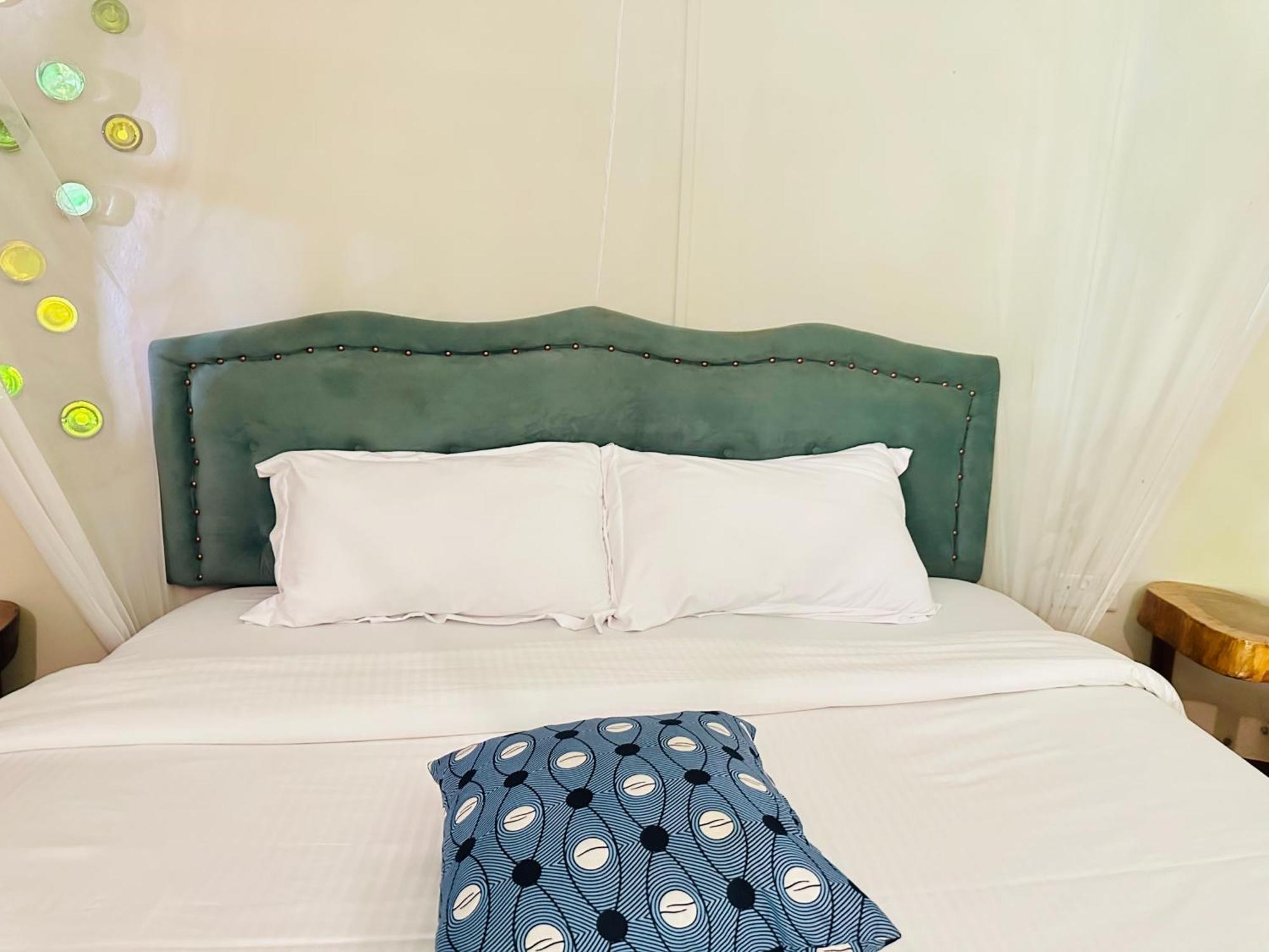 Afro Smile Hotel & Guest House Jinja Bagian luar foto