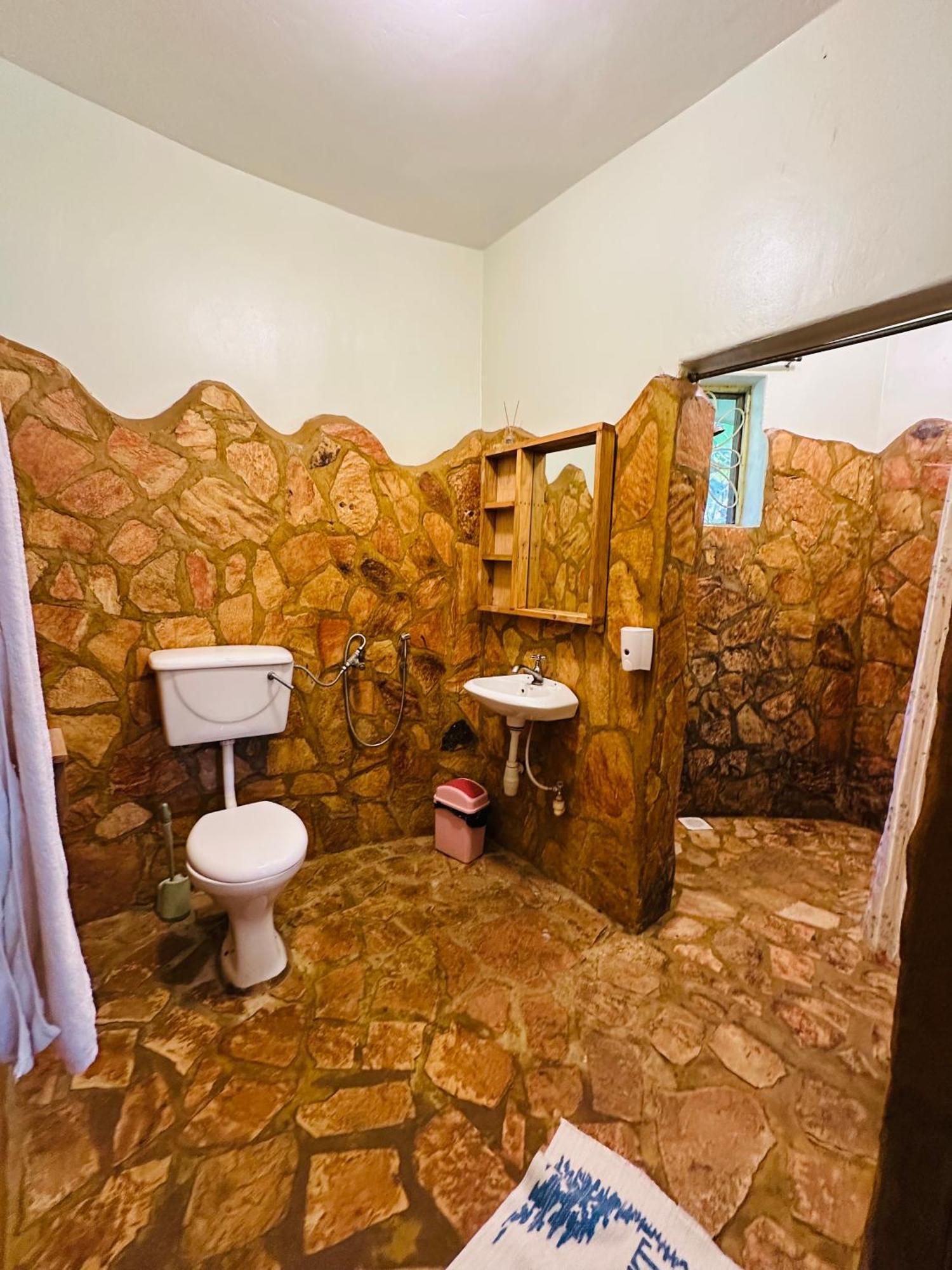 Afro Smile Hotel & Guest House Jinja Bagian luar foto