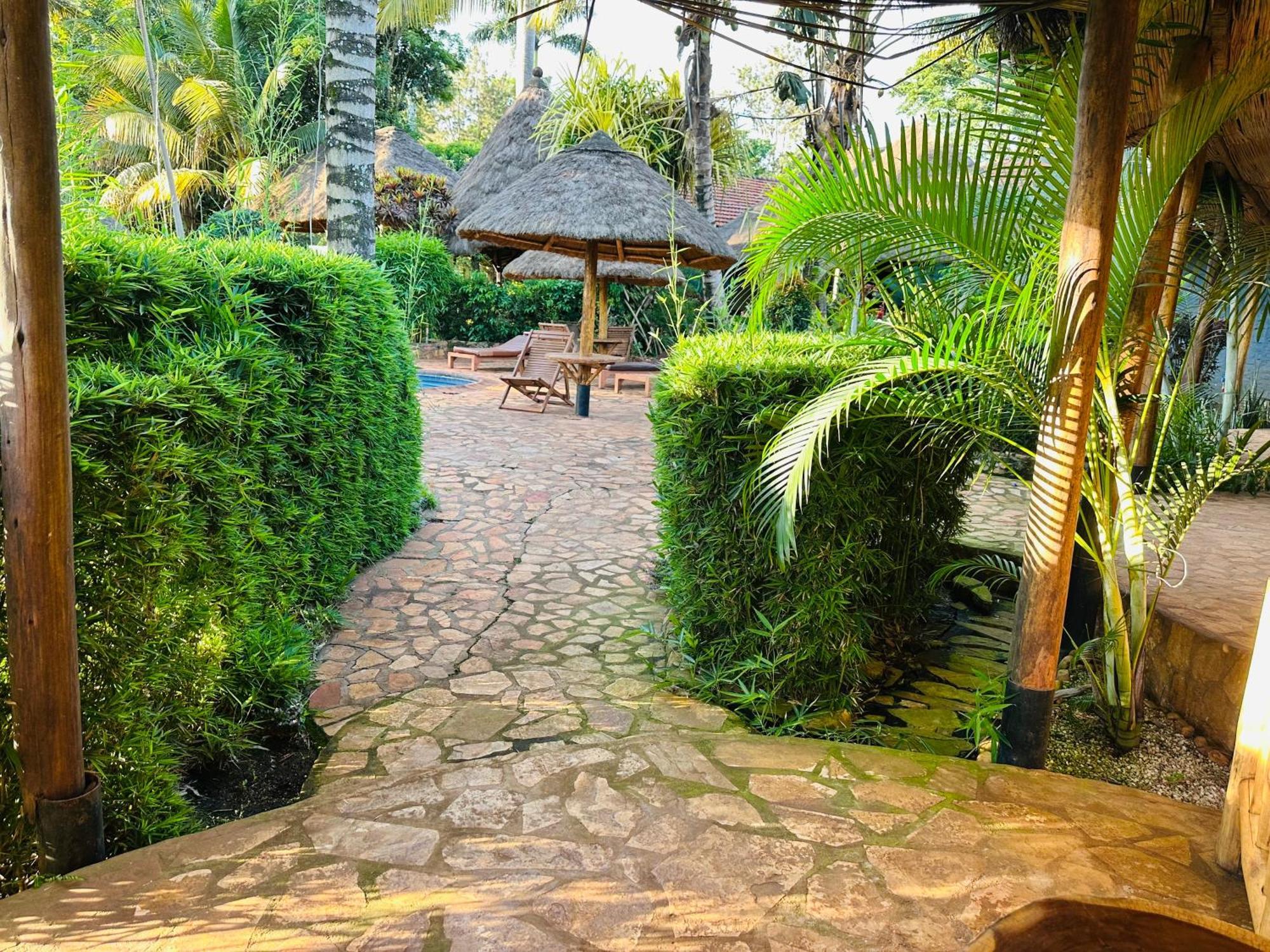 Afro Smile Hotel & Guest House Jinja Bagian luar foto