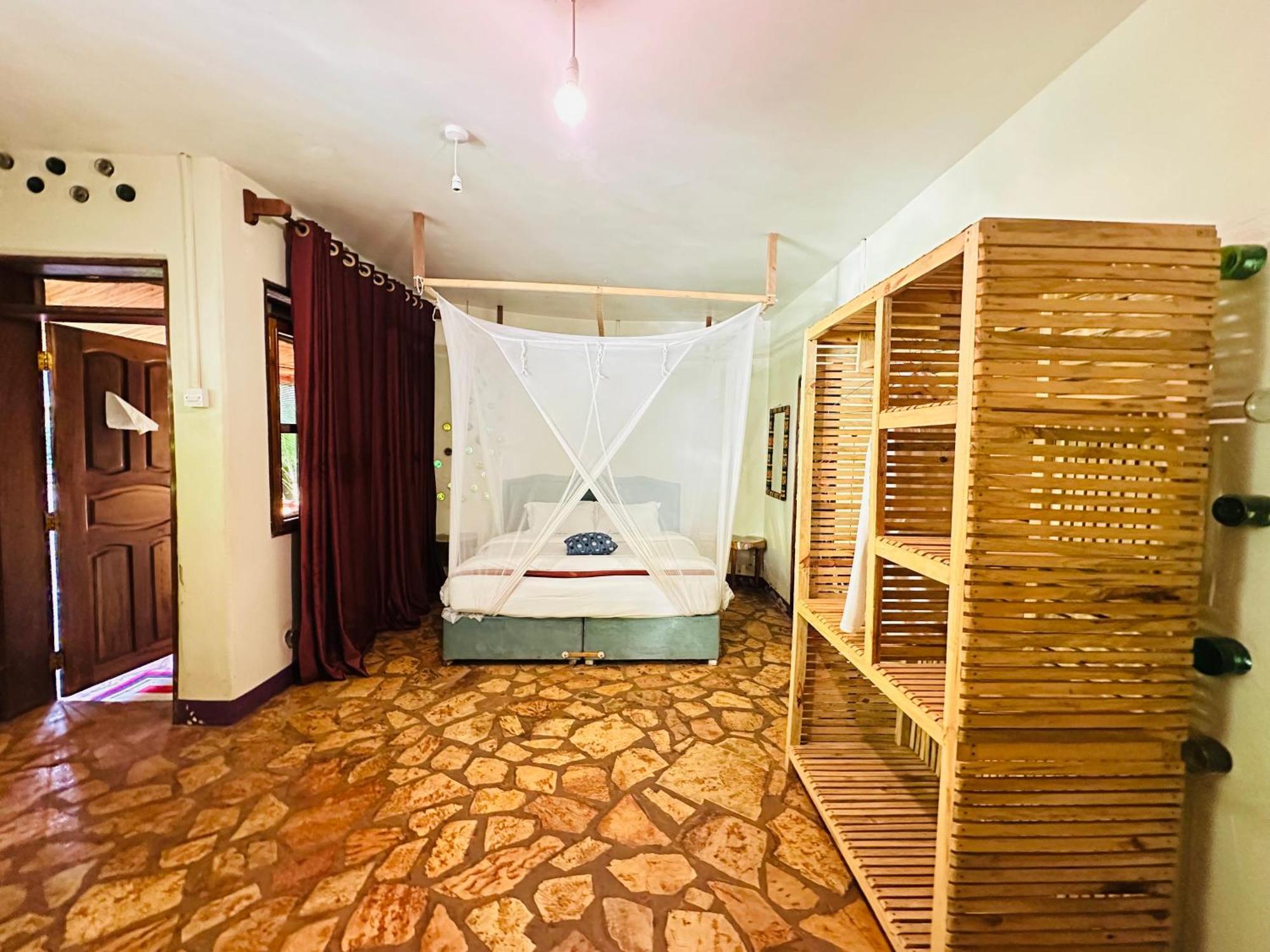 Afro Smile Hotel & Guest House Jinja Bagian luar foto