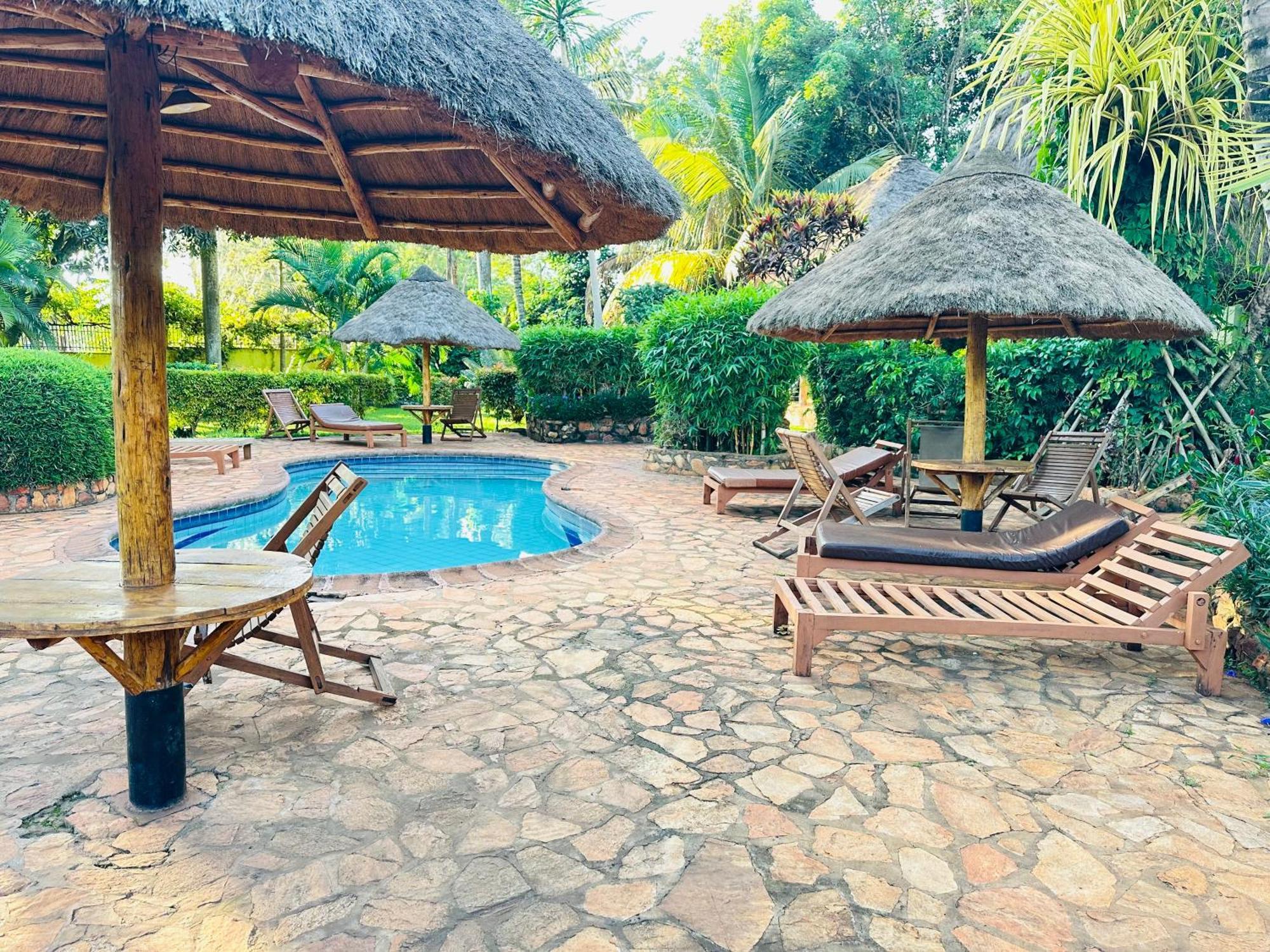 Afro Smile Hotel & Guest House Jinja Bagian luar foto