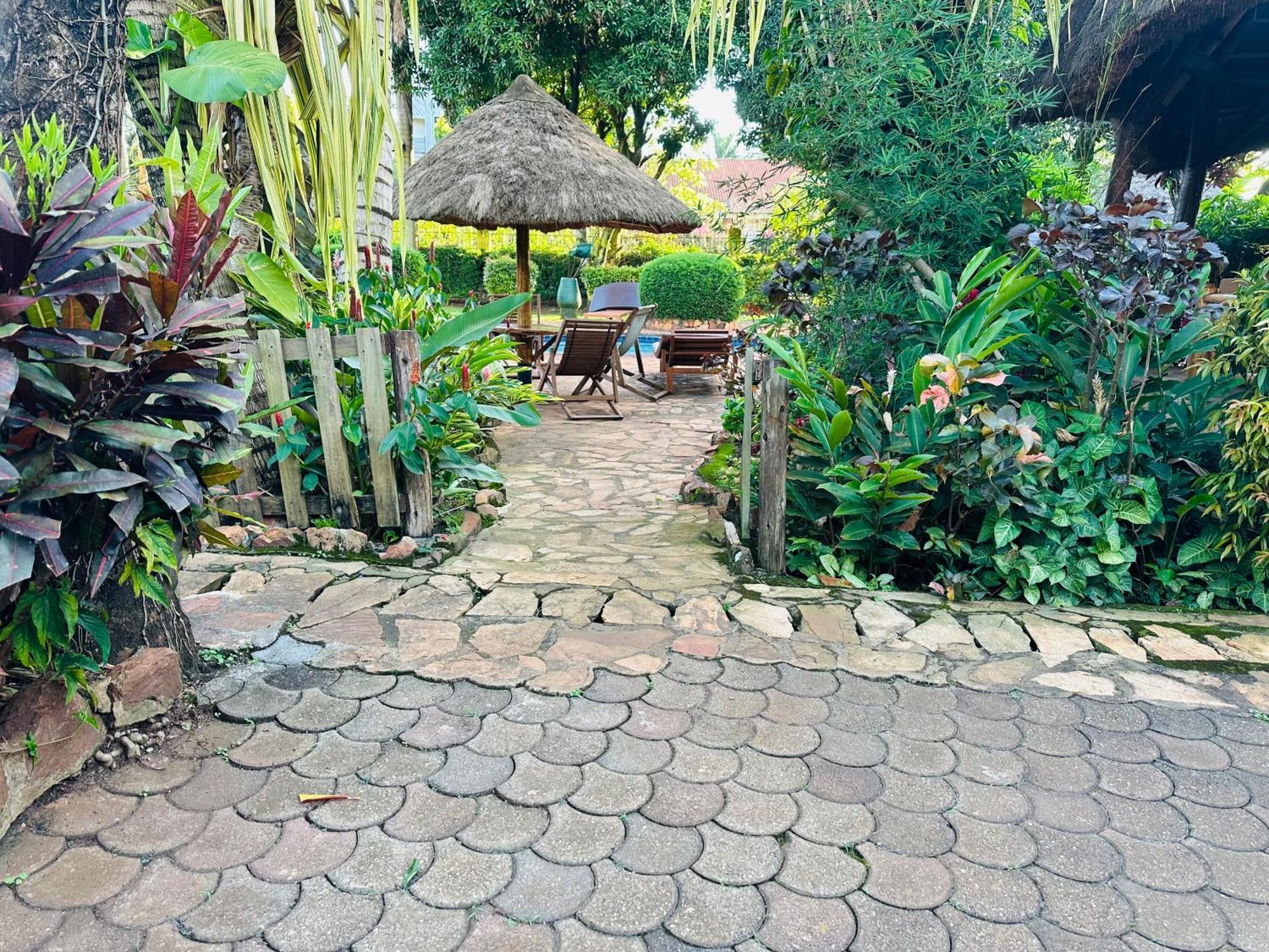 Afro Smile Hotel & Guest House Jinja Bagian luar foto